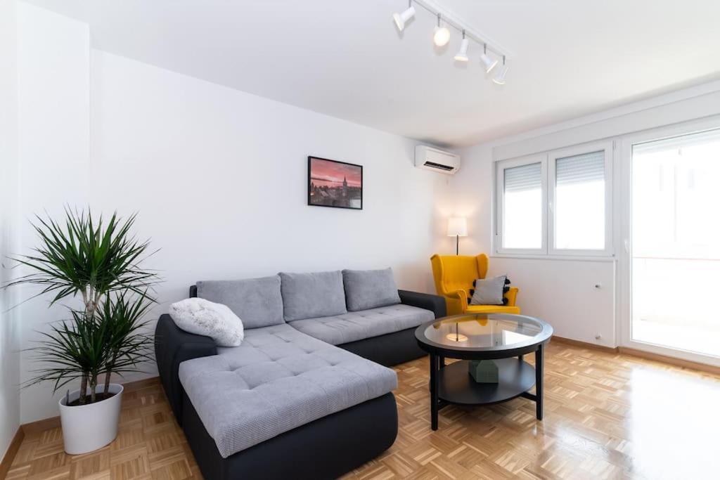 Cozy Apartment "Iskra" - 3 Bedrooms Zára Kültér fotó