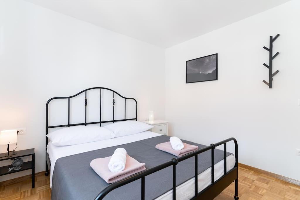 Cozy Apartment "Iskra" - 3 Bedrooms Zára Kültér fotó
